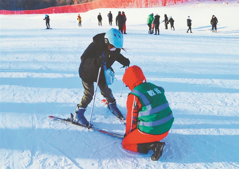 青少年体验冰情雪趣