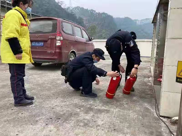 眉山青神公安开展安全生产专项检查_fororder_检查现场--供图-青神县公安局