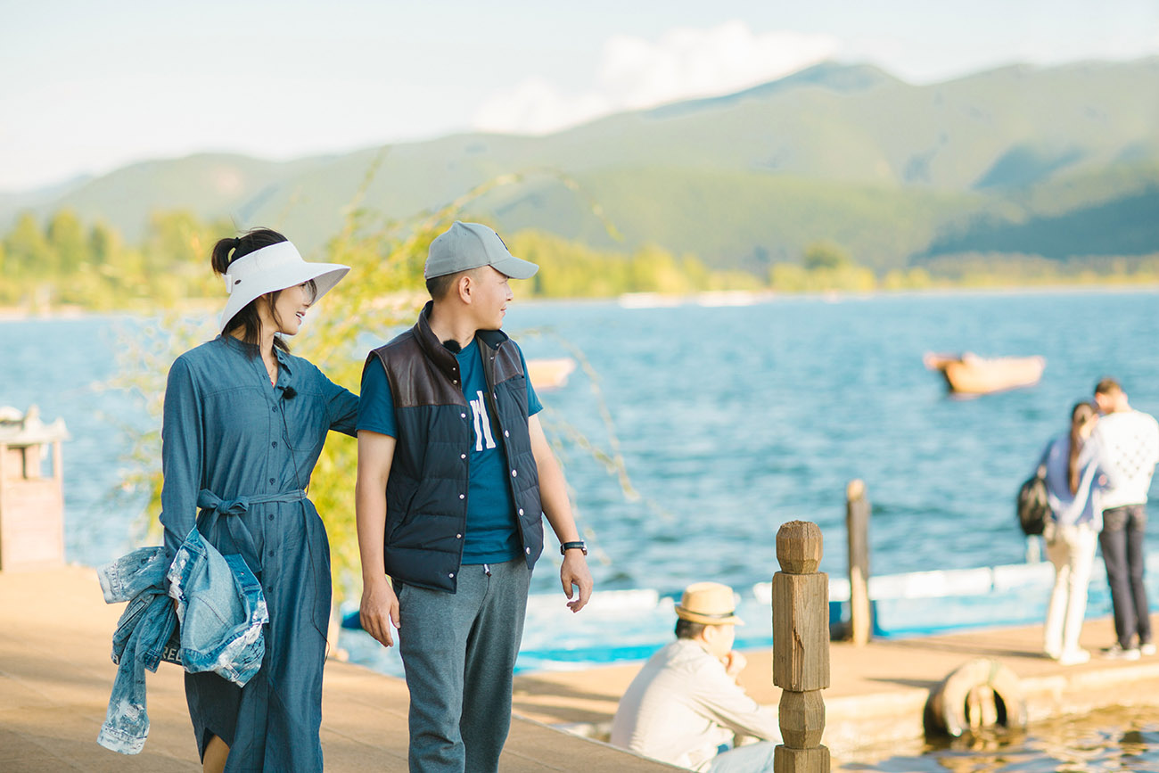 图片默认标题_fororder_刘涛王珂追忆新婚往事 湖边牵手自拍甜蜜度过十周年（4）