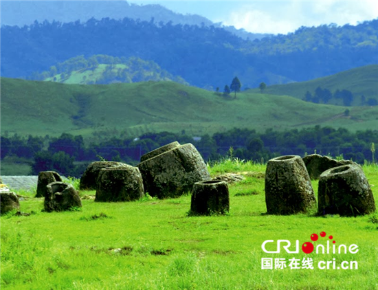 新闻 滚动 >>正文老挝川圹省石缸平原   国际在线消息(记者 徐德霖)