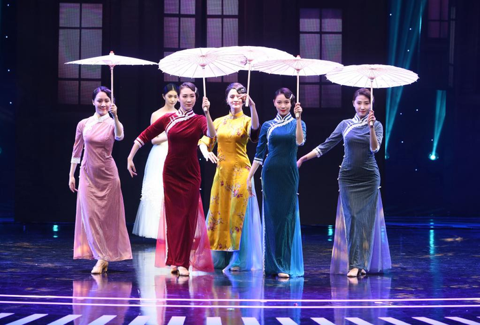 제34회 중국영화금계상 폐막, 장예모 올해로 10차례 최우수 감독상 수상_fororder_rBABC2HLuAuAayQoAAAAAAAAAAA062.1023x692