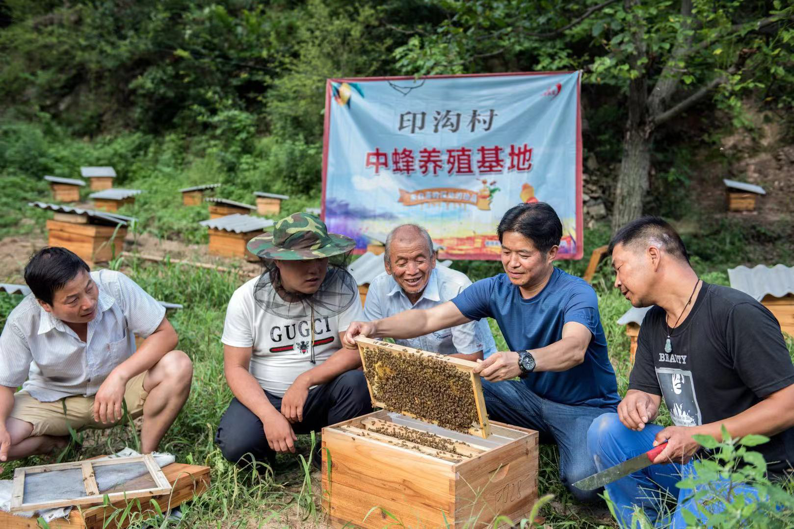 （在文中作了修改）駐村扶貧結碩果 西安高新區讓7村64戶摘掉“窮帽子”