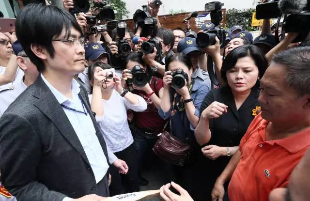 遭日本扣押的台湾船长：全身被脱光检查 像抓去坐牢