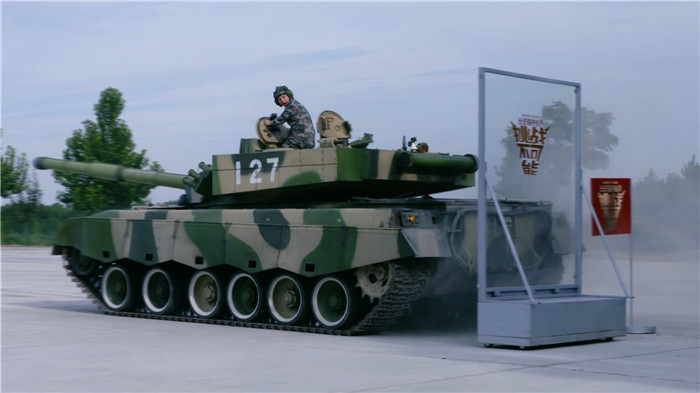 图片默认标题_fororder_中国装甲兵李东神还原《战狼2》画面