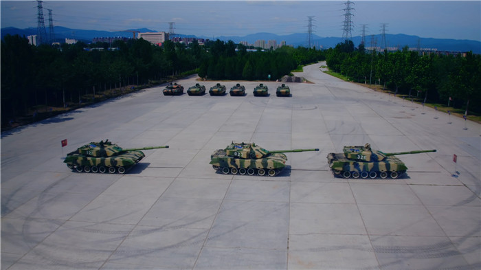 图片默认标题_fororder_中国装甲兵李东挑战坦克漂移