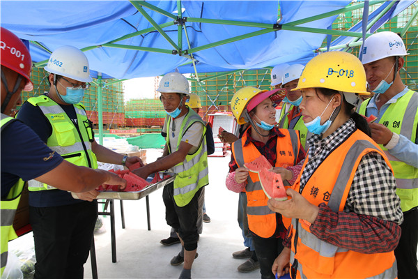 【有修改】炎炎夏日施工忙 一線工地送清涼