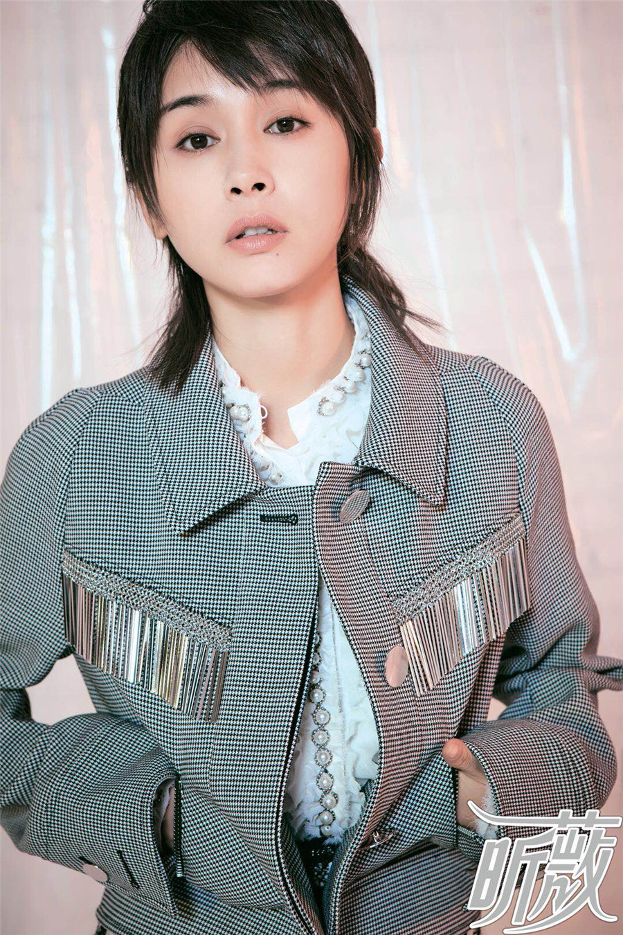 圖片默認標題_fororder_王子文再曝秋冬封面大片 眼神殺演繹個性魅力2