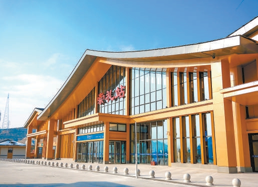 新型奥运版复兴号 驶上京张高铁