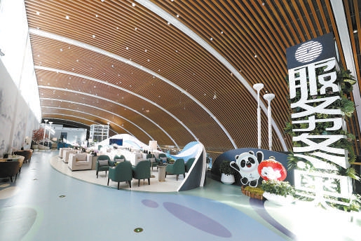 新型奥运版复兴号 驶上京张高铁