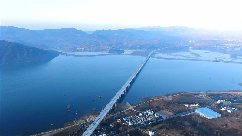 渑淅高速公路控制性工程——张湾特大桥全线贯通_fororder_张湾特大桥 (4)