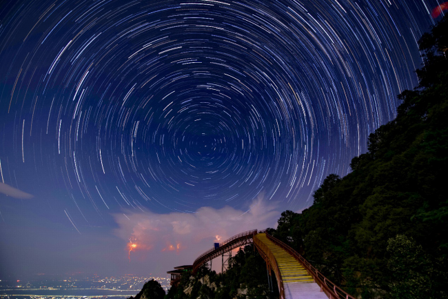 日月星辰，美食音乐，在少华山这群人都玩嗨了