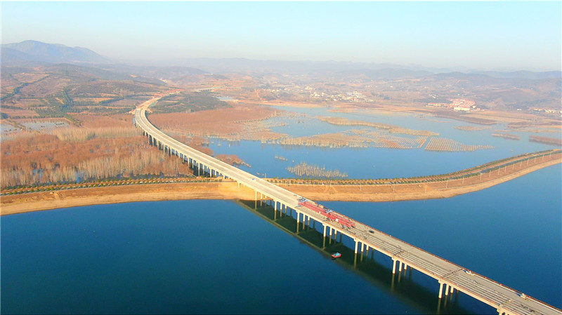 渑淅高速公路控制性工程——张湾特大桥全线贯通_fororder_张湾特大桥 (3)