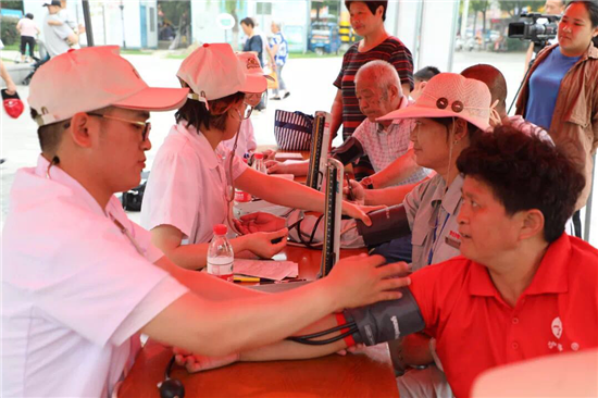 （供稿 健康列表 三吳大地泰州 移動版）泰州泰興舉行“中醫中藥中國行”義診活動