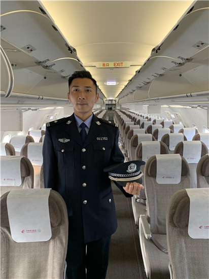 中国空警刘旭：万米高空中的“隐形”卫士_fororder_13