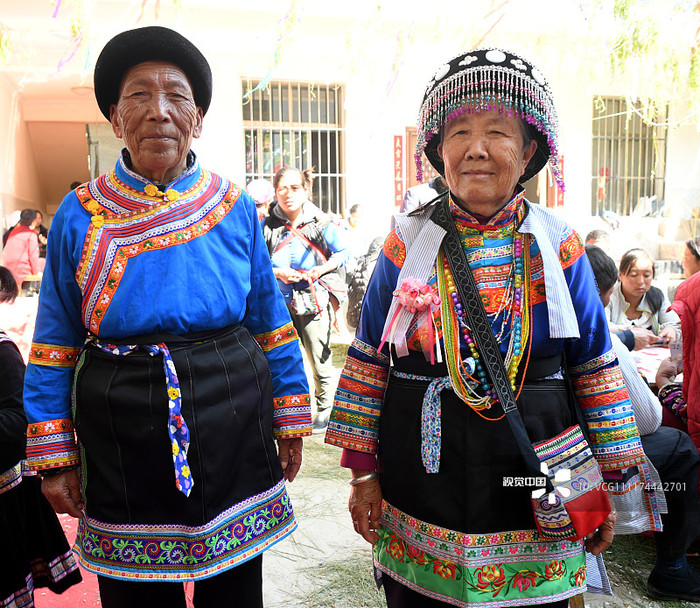 图片默认标题_fororder_傈僳族妇女