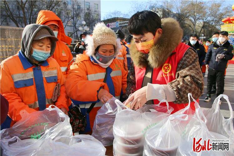 承德双桥区举办“温情腊八 情暖寒冬 ”新时代文明实践志愿服务活动