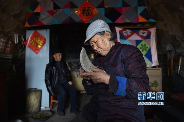 山西黄土高原空心村庄 仅剩几户老人留守