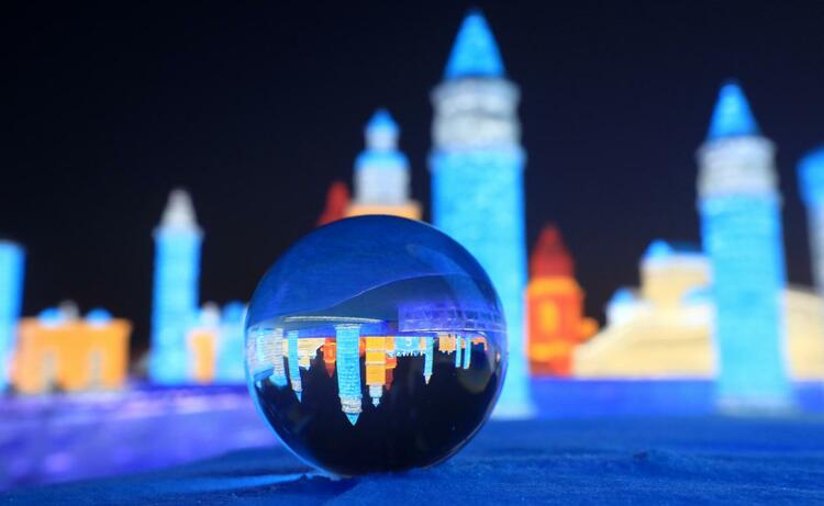 ຄວາມໂຣແມັນຕິກແບບຈີນຢູ່ໃນສິລະປະແກະສະຫຼັກນ້ຳກ້ອນ_fororder_001