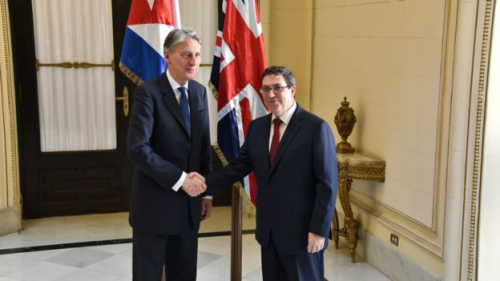 英外交大臣哈蒙德访问古巴望“建立新联系”