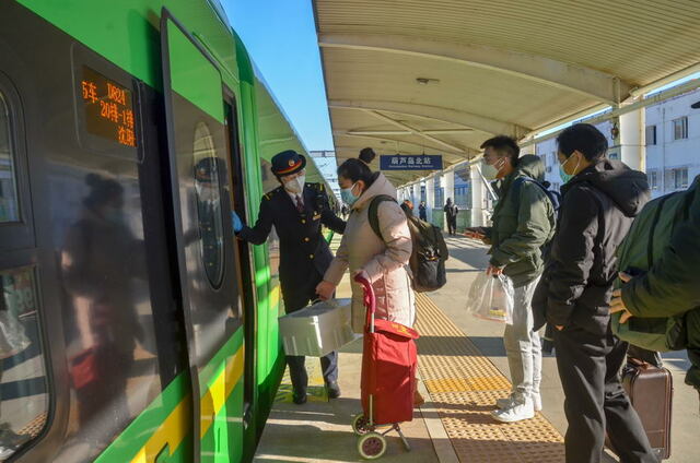 瀋陽至北京開行“綠巨人”動車組 帶給旅客新體驗