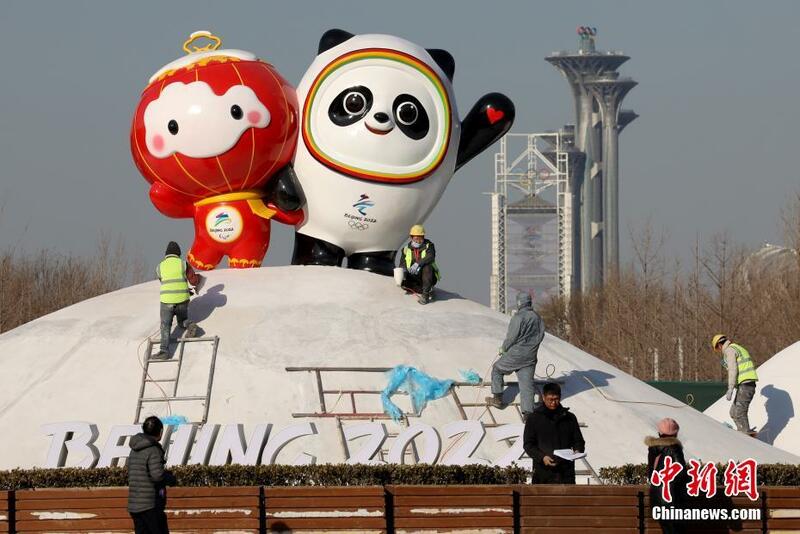 Bing Dwen Dwen da Shuey Rhon Rhon da aka ajiye a gefen titin Beichen na Beijing_fororder_0112-4