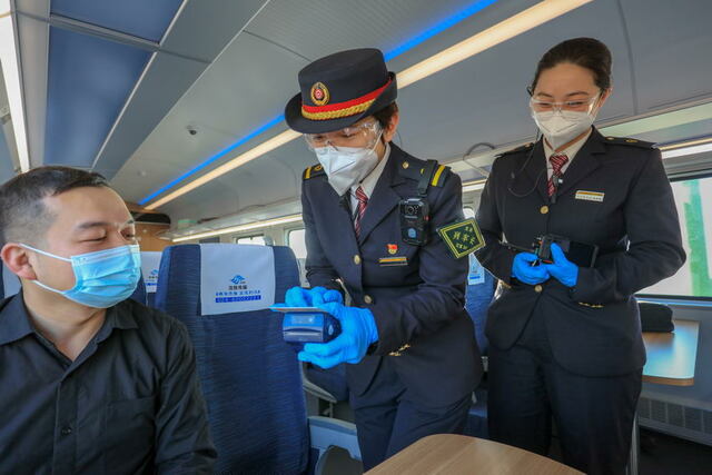 瀋陽至北京開行“綠巨人”動車組 帶給旅客新體驗