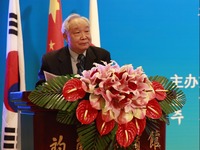 闭幕式主持人吕凤鼎中国公共外交协会副会长