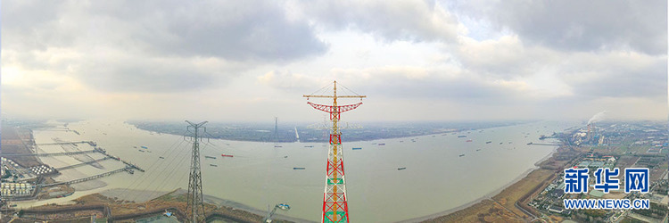 世界最高输电铁塔在江苏顺利结顶