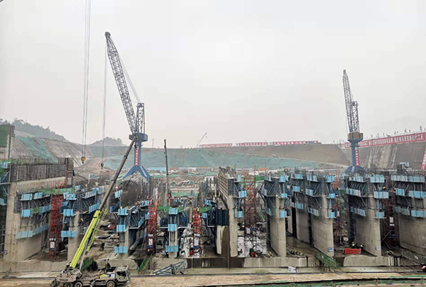 （唯一 附链接）新春走基层｜畅通川渝水上通道 岷江港航电枢纽建设如火如荼_fororder_龙溪口航电枢纽施工现场--摄影-廖宇