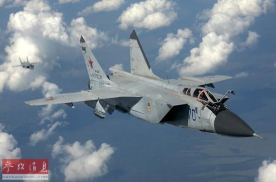 俄米格-31战机拦截美侦察机 最近距离不足15米
