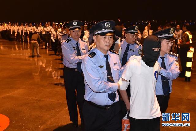 97名电信诈骗犯罪嫌疑人从马来西亚被押解回国