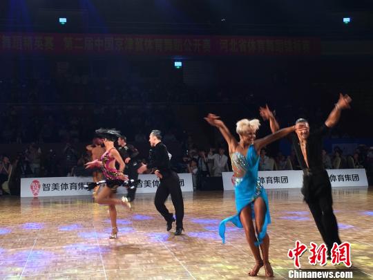 2016世界体育舞蹈精英赛开幕 10余国高手同台飙舞