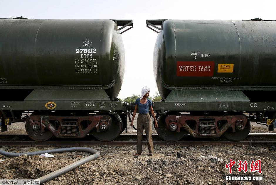 印度遭遇40年來最嚴重旱災 政府火車送水救急