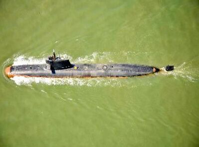 印度耗时16年研发新潜艇首次海试 网友吐槽：像生锈的澡盆