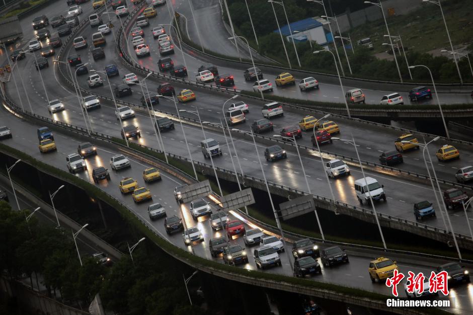"五一"小长假结束 各地迎来车辆返程高峰(组图)