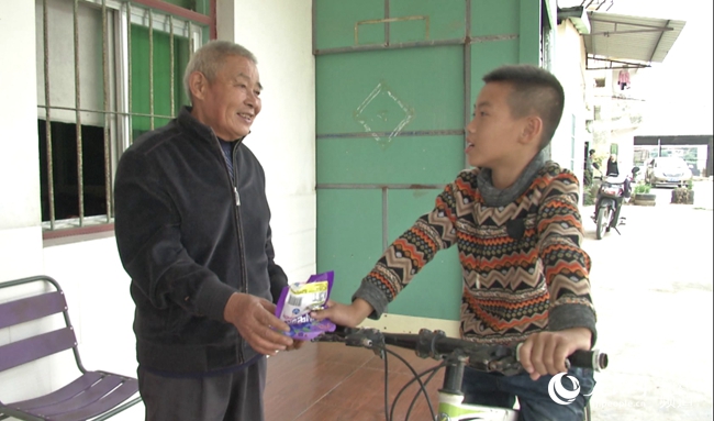 峡移民在漳州持续创业 老党员勉励村民学好闽南话融入当地