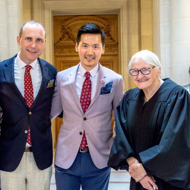 据美国驻上海总领事馆5月3日报道,正在美国度假的史墨客总领事日前