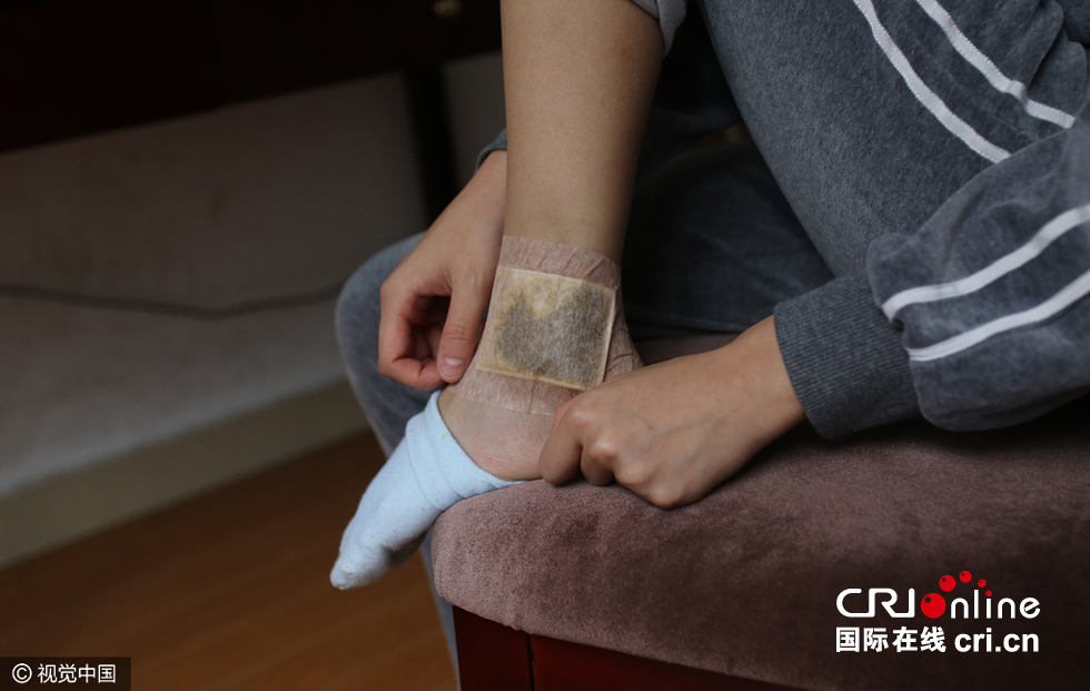 高雪儿脚上的伤每天都要换一次药,现在已经恢复的差不多.