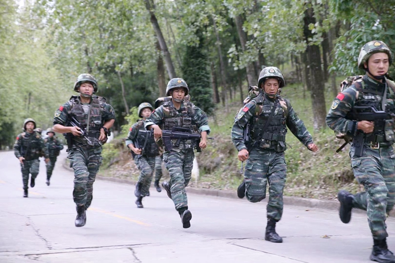 武警贵州总队机动支队开展野外驻训（组图）