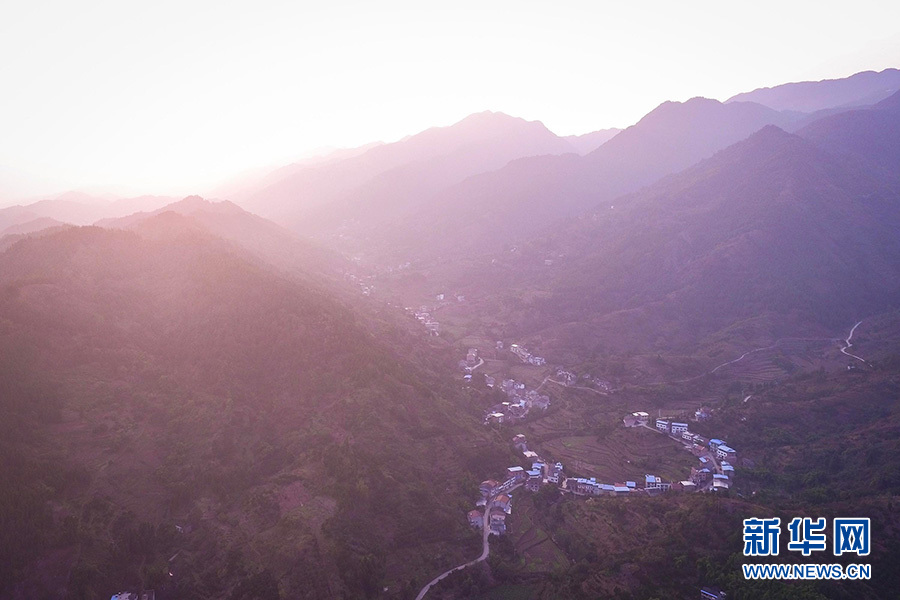 【渝情渝景】航拍三峡库区齐圣村 脱贫迎新面貌