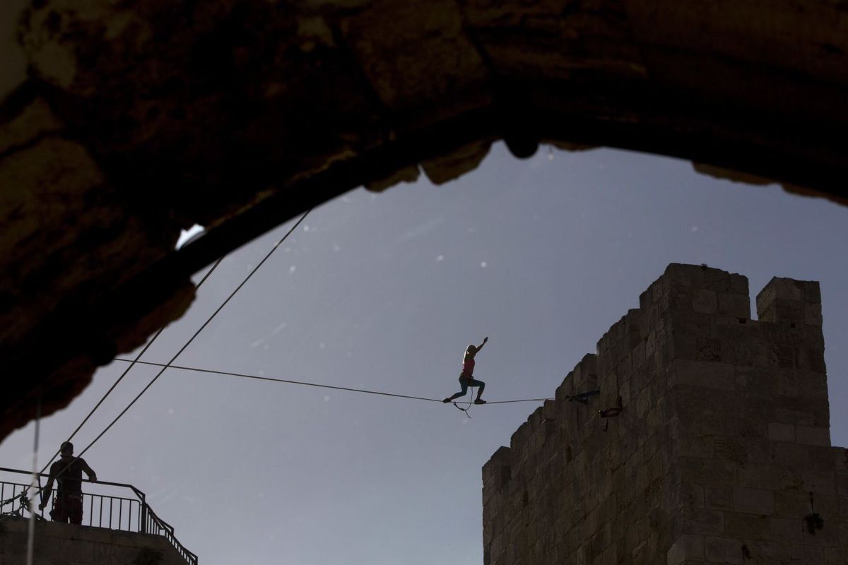 没谁了!女超人圣城35米高空行走 空中劈叉 没谁了!女超人圣城35米高空行走 空中劈叉