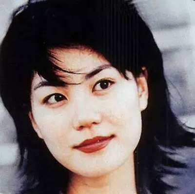 邓丽君王菲李小璐 这些塌鼻子女星照样美上天！