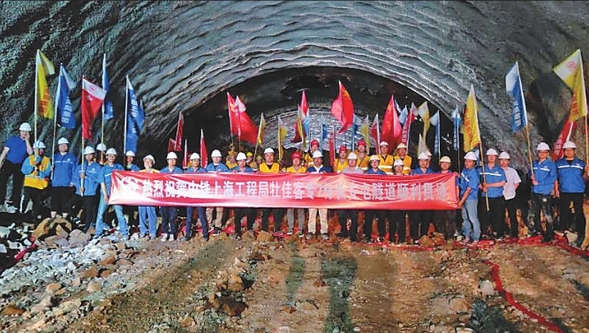 牡佳高鐵長安屯隧道順利貫通牡佳高鐵7標段內4座隧道已貫通兩座