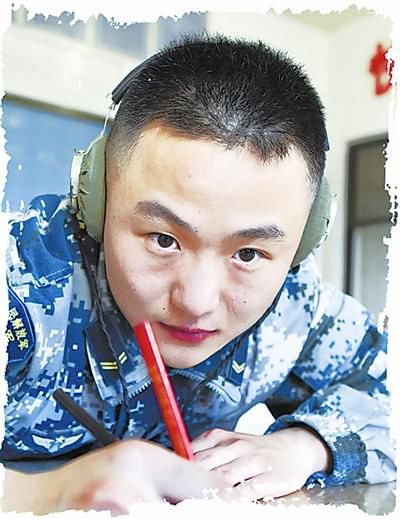 遊戲高級玩家參軍 操作雷達遊刃有餘立功 遊戲高級玩家參軍 操作雷達遊刃有餘立功