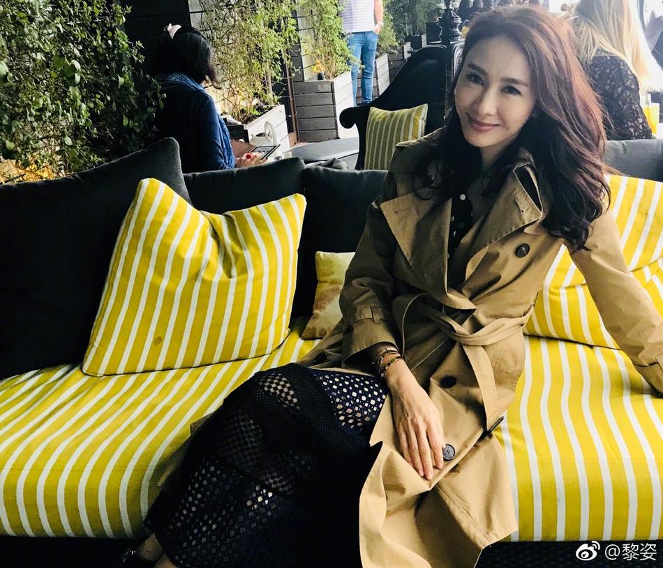 46岁阔太黎姿妩媚风情 气质优雅展冻龄美貌