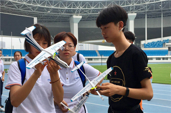 （供稿 教育列表 三吳大地南京 移動版）助力學生航空夢想 青少年科學營南航分營開營