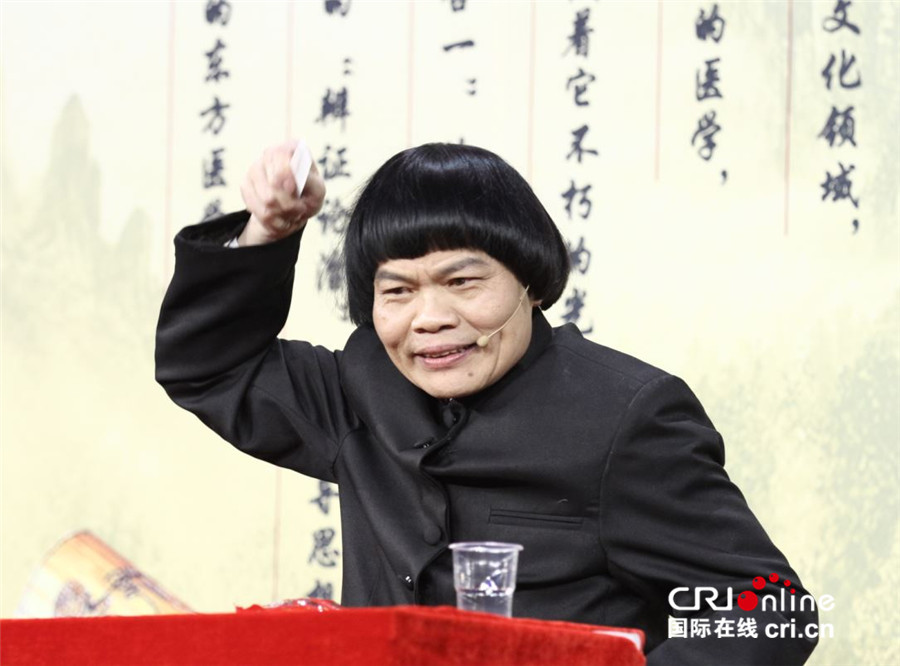 《我为喜剧狂》六旬八两金再战喜剧舞台 遭蔡明质疑戴假发