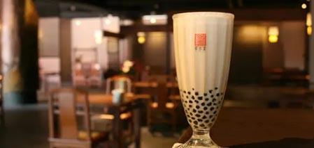 台湾“灯泡奶茶”走红:大胸奶茶妹比奶茶更吸睛(组图)