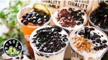 台湾“灯泡奶茶”走红:大胸奶茶妹比奶茶更吸睛(组图)