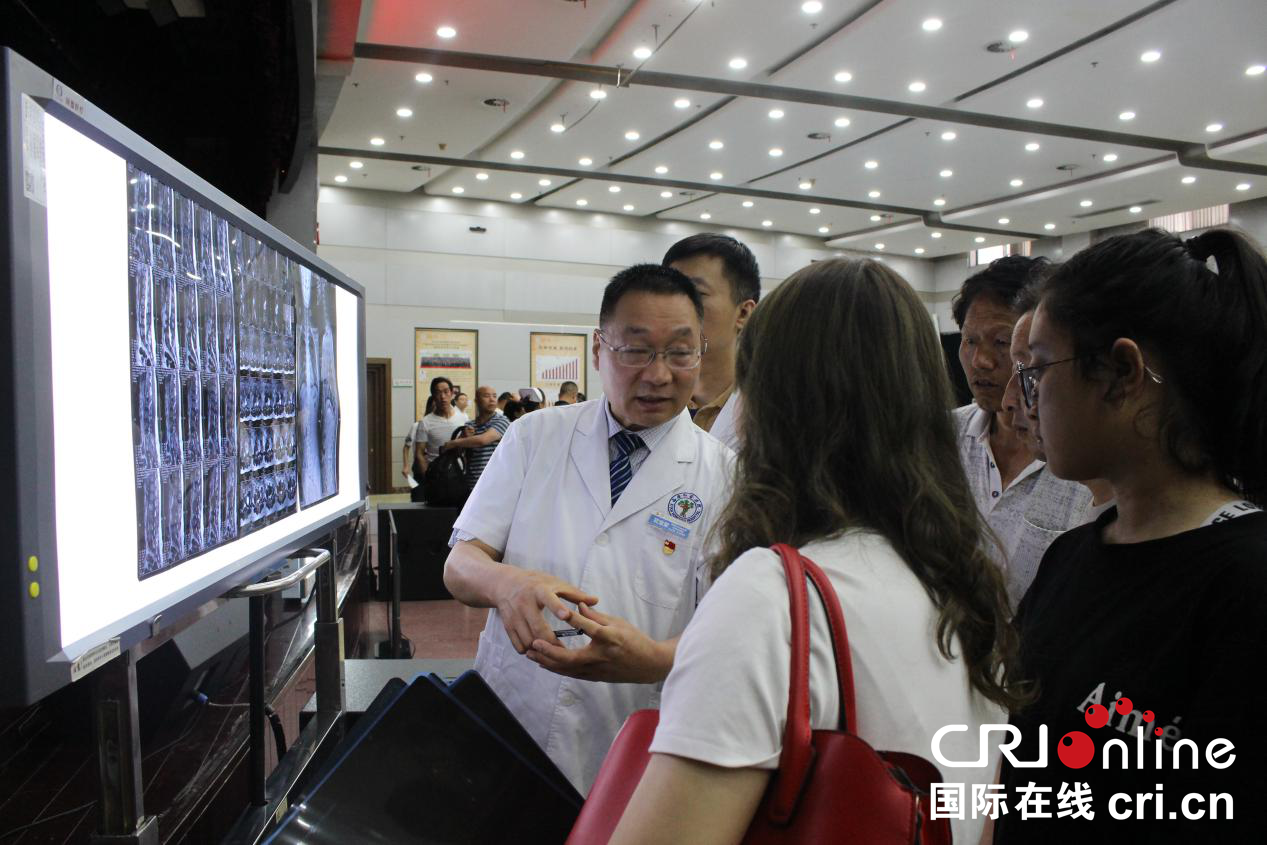 西安市红会医院携手智善公益基金 为10名脊柱畸形患者捐赠22万元手术费